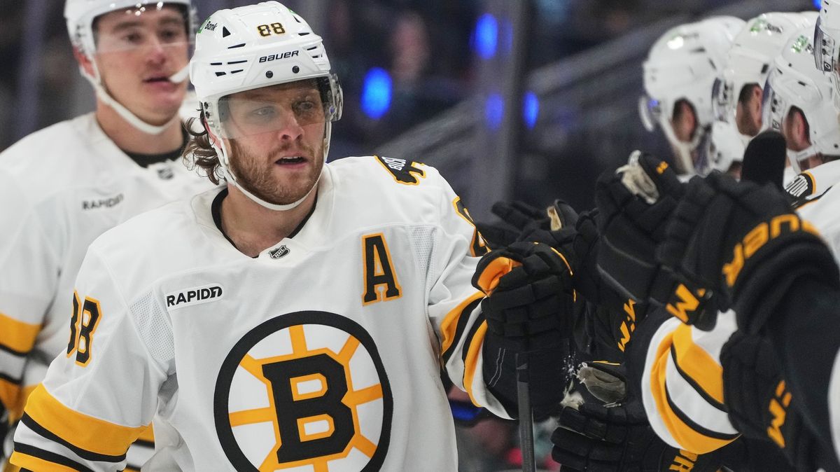 Pastrňák láme rekordy. Nejcennější věc ale ve statistikách není